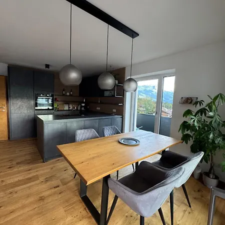Modern Near Zillertal * 韦兴